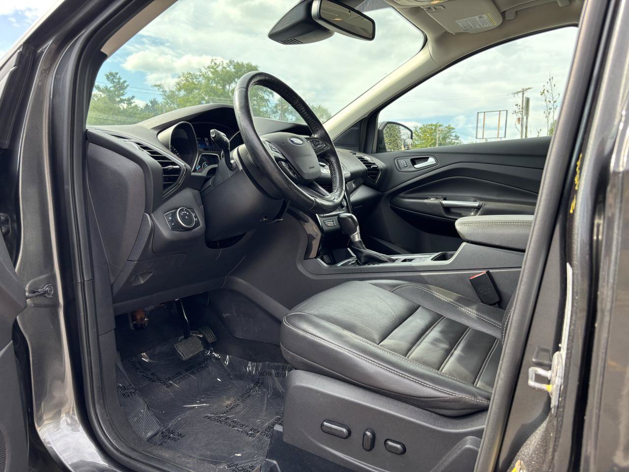 Used 2017 Ford Escape Titanium w/ Equipment Group 301A AWD/4WD image 16