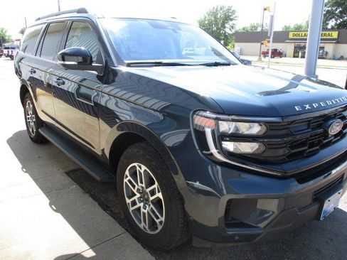 Used 2025 Ford Expedition Active AWD/4WD image 4