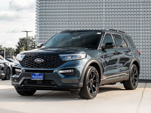 Used 2023 Ford Explorer ST-Line w/ Class IV Trailer Tow Package AWD/4WD image 7