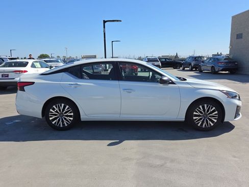 Used 2024 Nissan Altima 2.5 SV FWD image 4
