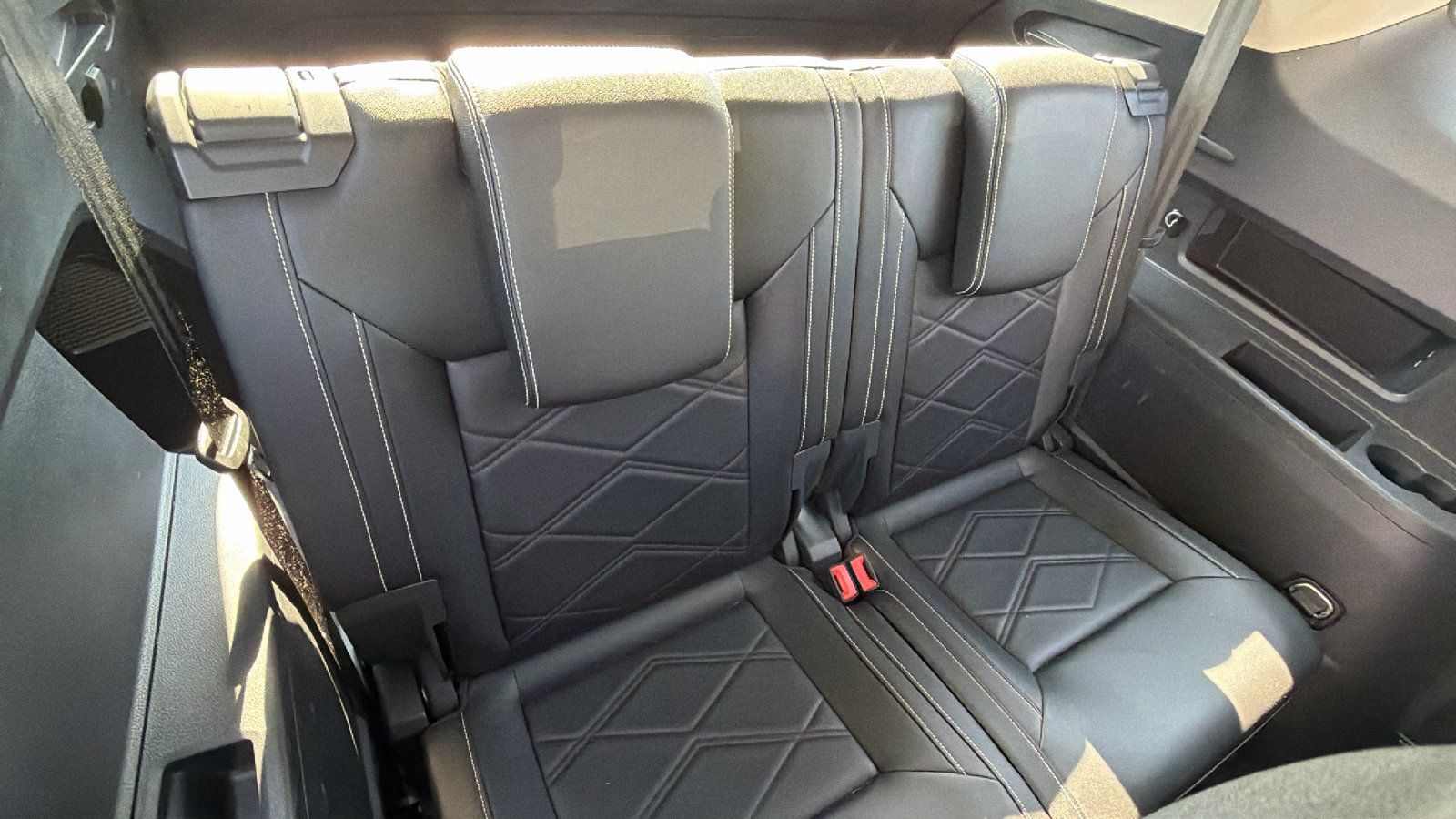 Used 2025 Volkswagen Atlas SE FWD image 22