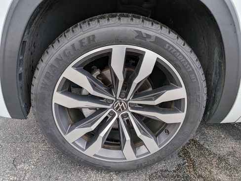Used 2021 Volkswagen Atlas SEL R-Line FWD image 12