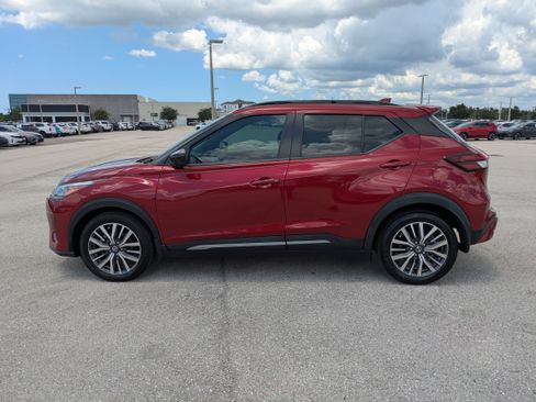 Used 2021 Nissan Kicks SR FWD image 7