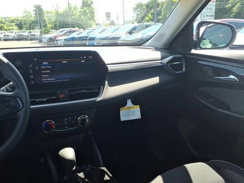Used 2024 Chevrolet TrailBlazer LS FWD image 19