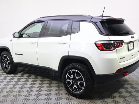 Used 2025 Jeep Compass Trailhawk image 3