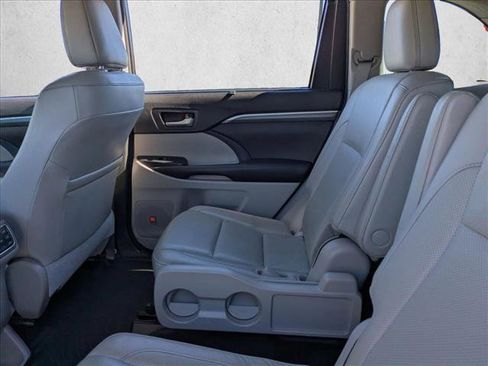 Used 2017 Toyota Highlander Limited Platinum image 20