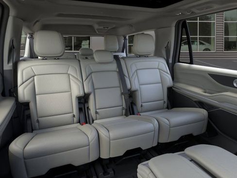 New 2025 Lincoln Navigator L Reserve image 11