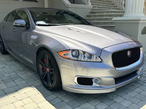 Used 2014 Jaguar XJ R LWB RWD image 32