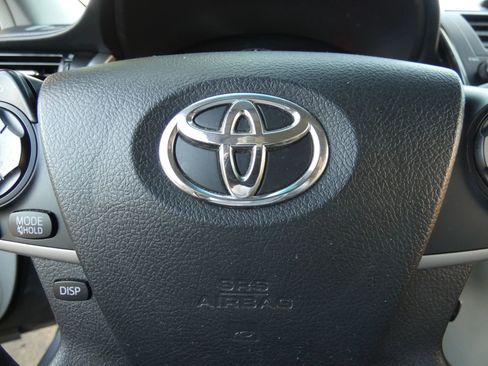 Used 2013 Toyota Camry LE image 64