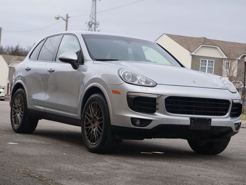 Used 2017 Porsche Cayenne Platinum Edition image 3