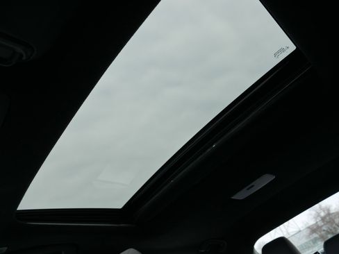 Used 2023 Toyota Corolla SE w/ SE Premium Package image 32