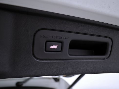 Used 2025 Honda Pilot EX-L image 11