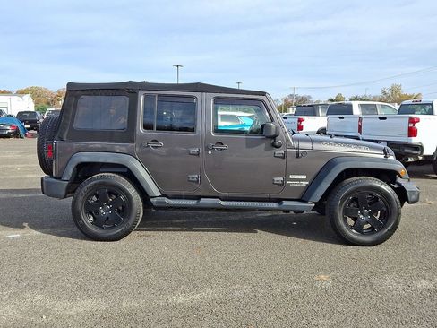 Used 2018 Jeep Wrangler Unlimited Sport S image 13