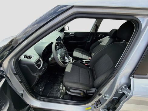 Used 2022 Hyundai Venue SE w/ Cargo Package FWD image 17