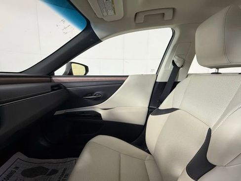 Certified 2025 Lexus ES 300h w/ Premium Package image 21