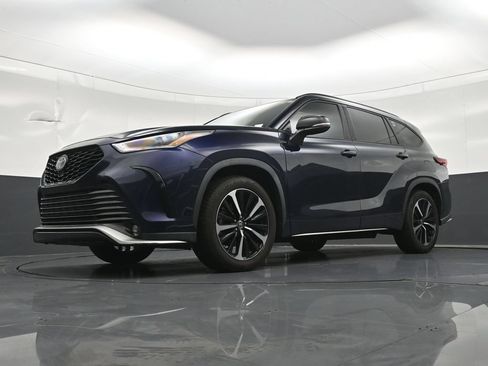 Used 2021 Toyota Highlander XSE FWD image 24
