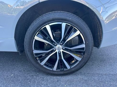Certified 2025 Volvo XC60 B5 Plus AWD/4WD image 9