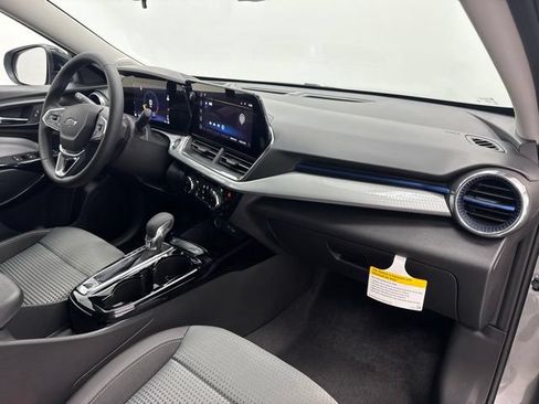 New 2026 Chevrolet Trax LT w/ Midnight Edition FWD image 28