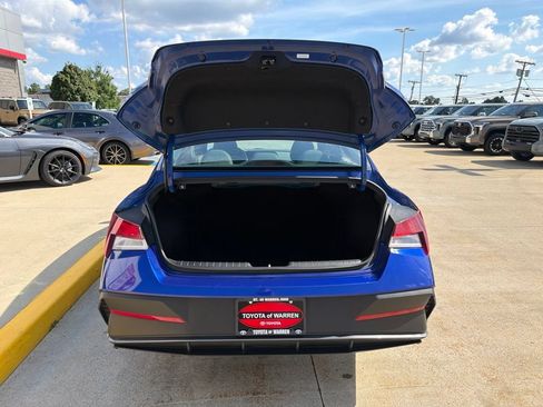 Used 2024 Hyundai Elantra SEL FWD image 13