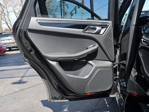 Used 2020 Porsche Macan image 32