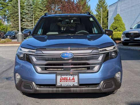 Used 2025 Subaru Forester Limited AWD/4WD image 2