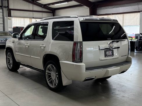 Used 2014 Cadillac Escalade Premium AWD/4WD image 4