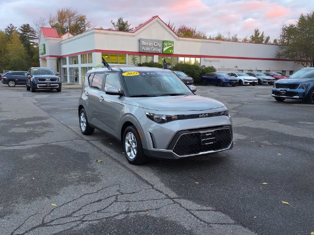 Certified 2025 Kia Soul LX w/ LX Technology Package FWD image 29