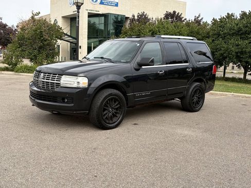 Used 2010 Lincoln Navigator 4WD image 1
