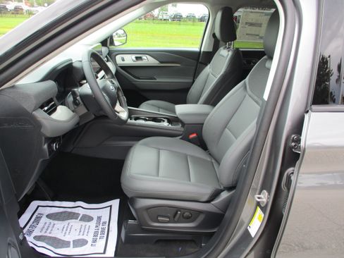 New 2025 Ford Explorer Active w/ Active Comfort Package image 18