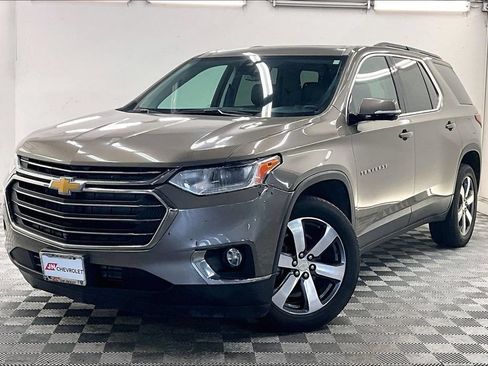 Used 2020 Chevrolet Traverse LT w/ LT Premium Package FWD image 1