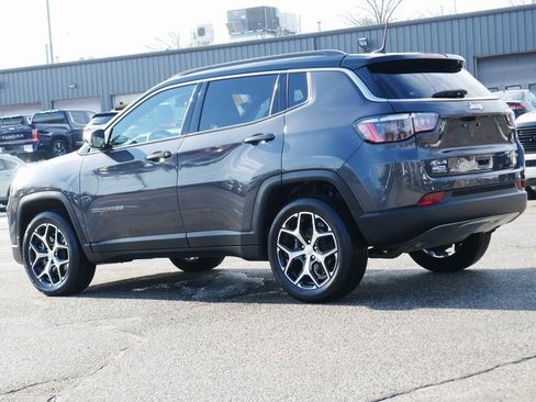 Used 2024 Jeep Compass Limited image 4