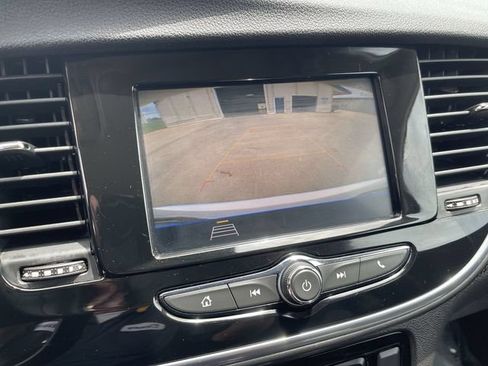 Used 2022 Buick Encore Preferred AWD/4WD image 21