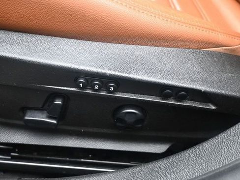 Used 2017 Alfa Romeo Giulia Ti w/ TI 19" Sport Package RWD image 18