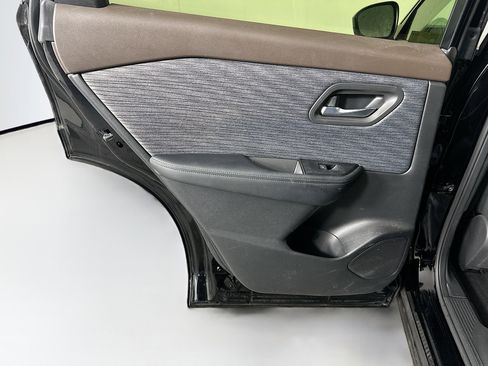 Used 2023 Nissan Rogue SV image 25