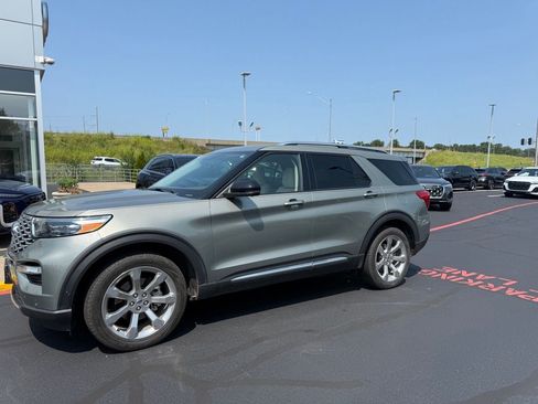 Used 2020 Ford Explorer Platinum w/ Premium Technology Package AWD/4WD image 3