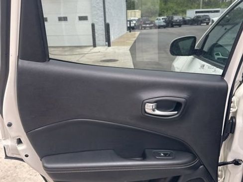 Used 2019 Jeep Compass Latitude w/ Popular Equipment Group AWD/4WD image 32