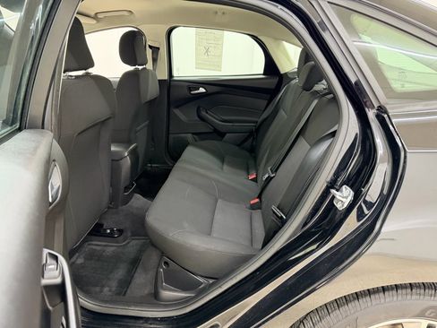 Used 2018 Ford Focus SE w/ SE Appearance Package image 14