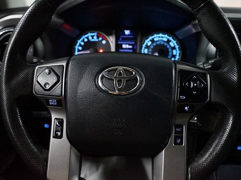 Used 2018 Toyota Tacoma SR5 AWD/4WD image 10