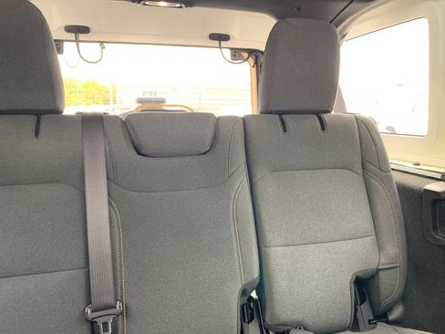 Used 2025 Jeep Wrangler Sahara image 36