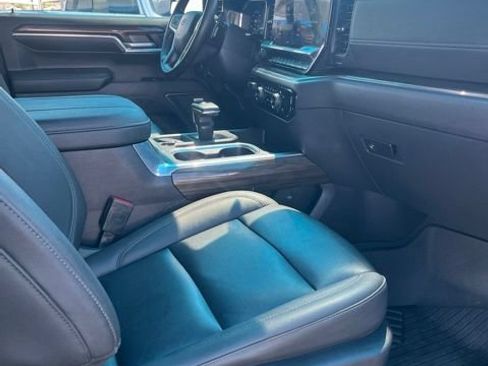 Used 2024 Chevrolet Silverado 1500 LT Trail Boss w/ Convenience Package II AWD/4WD image 12