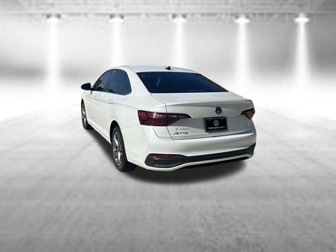 Used 2023 Volkswagen Jetta SE FWD image 3