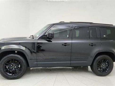 Used 2024 Land Rover Defender 110 S image 3