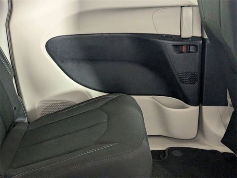 Used 2024 Chrysler Voyager LX image 31