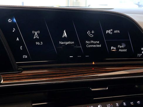 Used 2024 Cadillac Escalade ESV Premium Luxury AWD/4WD image 21