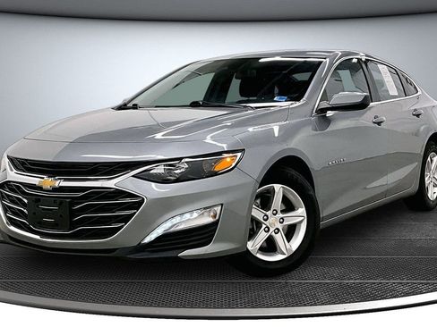 Used 2024 Chevrolet Malibu LT image 3