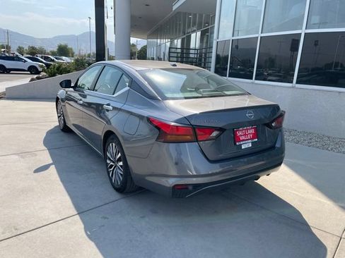 Used 2025 Nissan Altima 2.5 SV FWD image 4