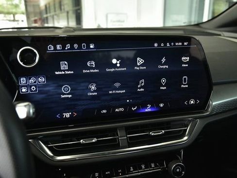 Used 2025 Chevrolet Equinox EV LT image 22