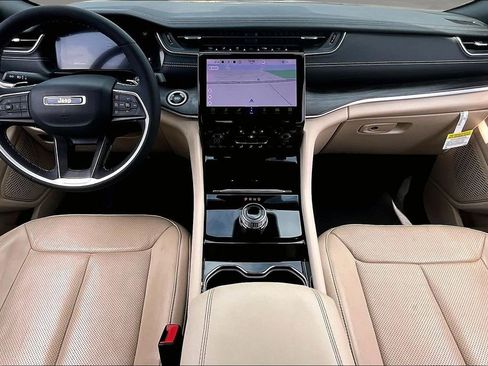 Used 2023 Jeep Grand Cherokee Limited w/ Luxury Tech Group II image 7