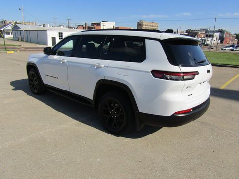Used 2023 Jeep Grand Cherokee L Laredo AWD/4WD image 5
