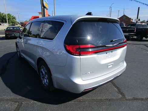 Certified 2024 Chrysler Pacifica Limited image 7